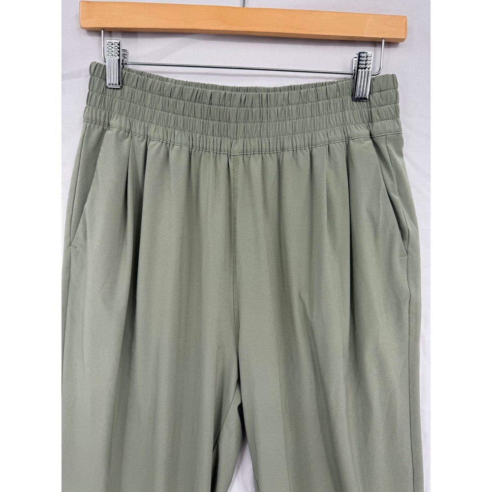 Vuori Villa Ankle Pant Women Size M Sage Green Tapered Lightweight Jogger